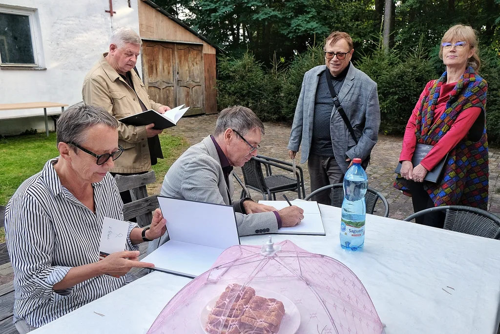Krzysztof Polkowski na wernisażu autorskiej wystawy