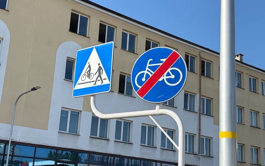 Znak zakończenia drogi rowerowej