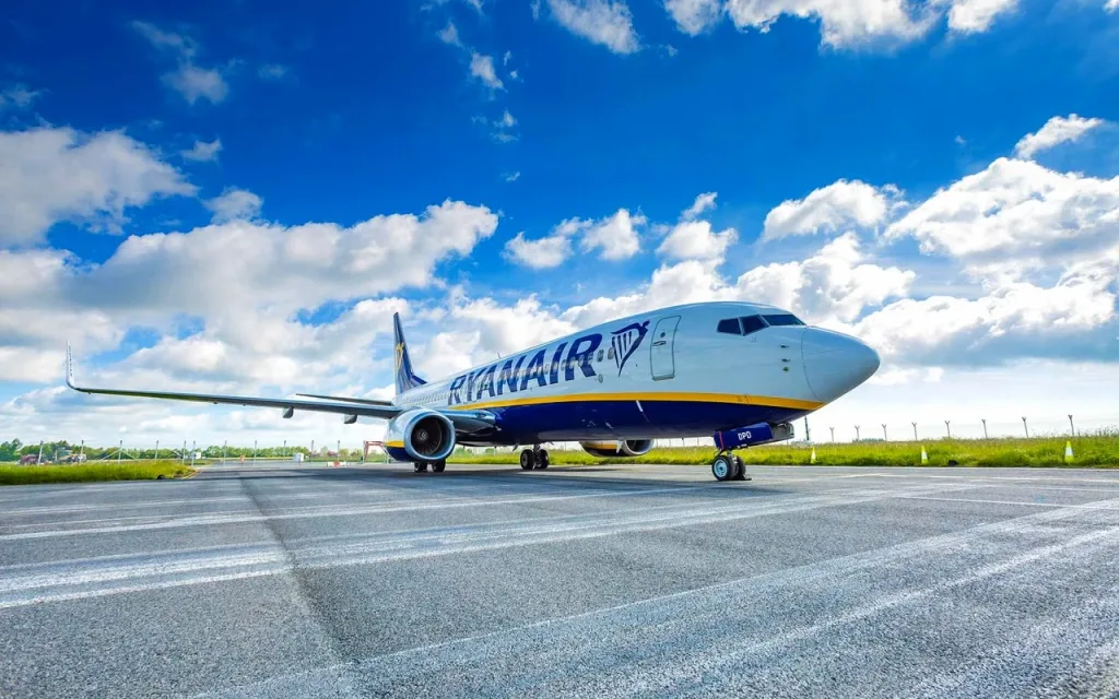 samolot Ryanair na lotnisku Jasionka