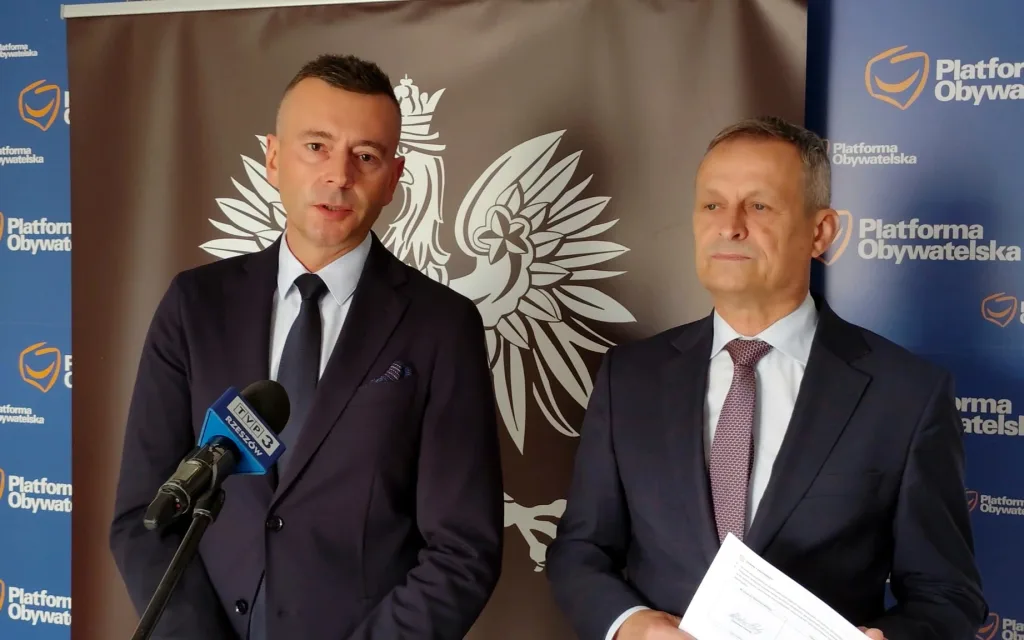mecenas Urba i poseł Gawlik na konferencji prasowej