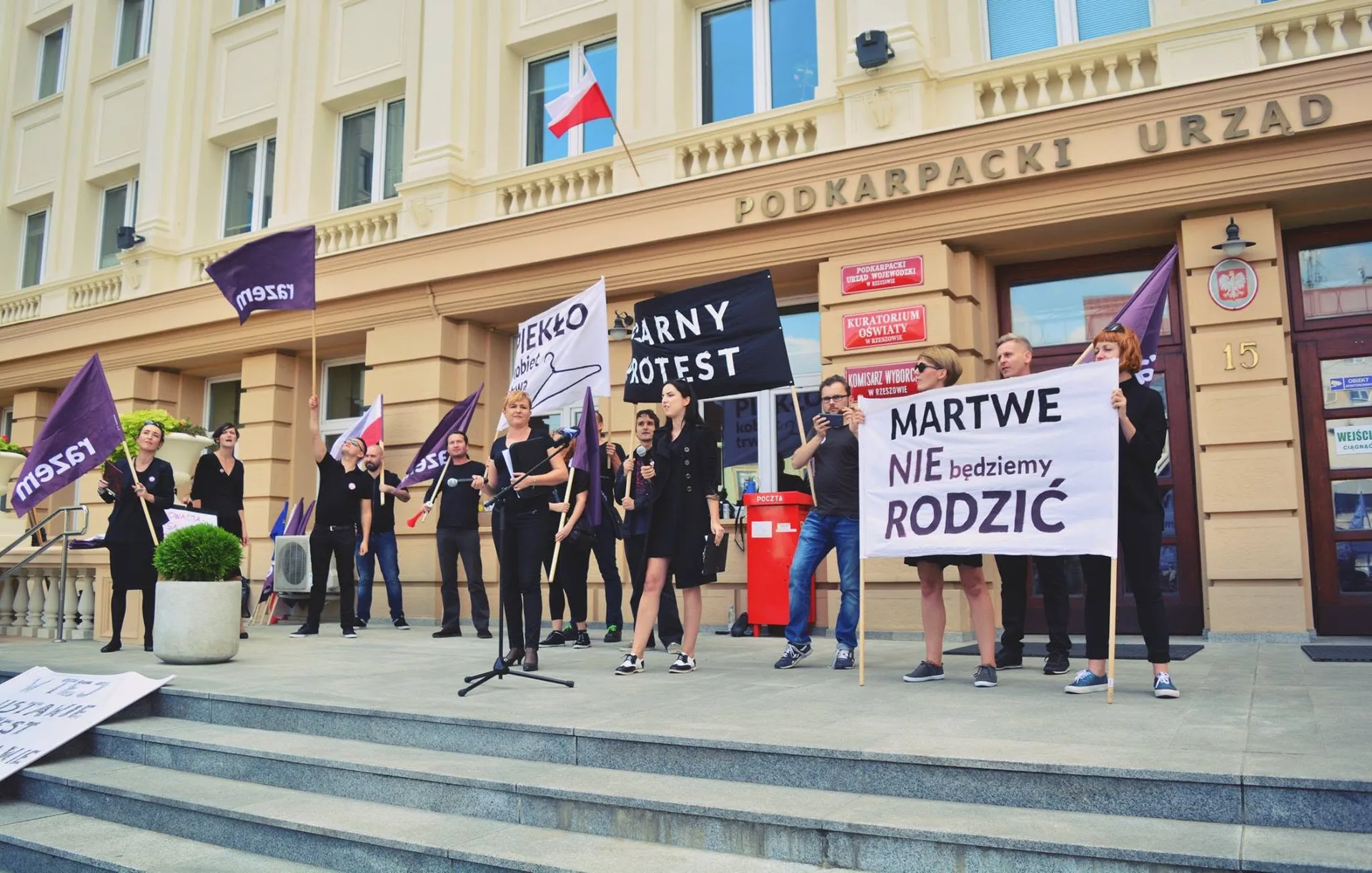 Czarny prostest - kobiety przeciwko zakazowi aborcji