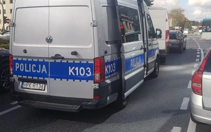 Do wypadku na Rondzie Dmowskiego doszło w poniedziałek przed godz. 11. | Fot. KMP Rzeszów