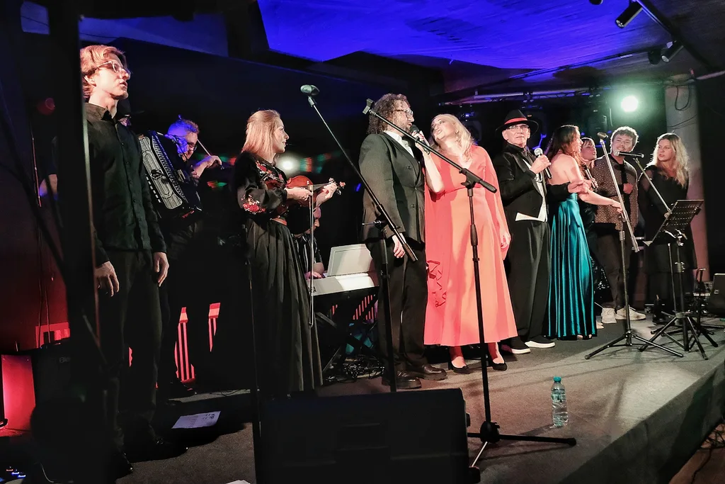 Koncert Teatr Przedmieście i Przyjaciele w Rzeszowskich Piwnicach