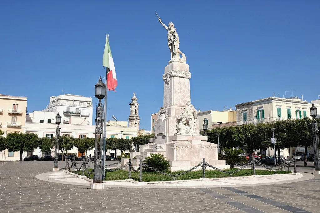 Włochy, Monopoli. Plac Wiktora Emanuela II